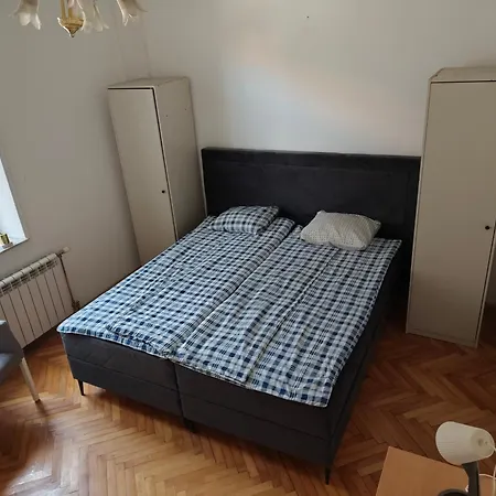 Taras بيت شباب