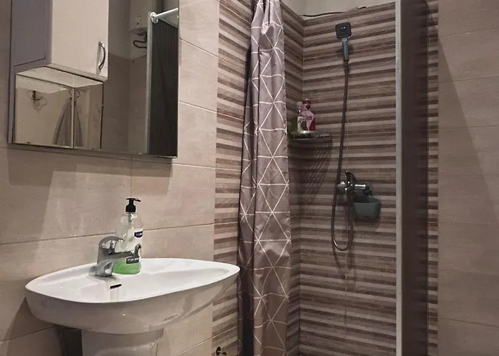 بيت شباب Taras