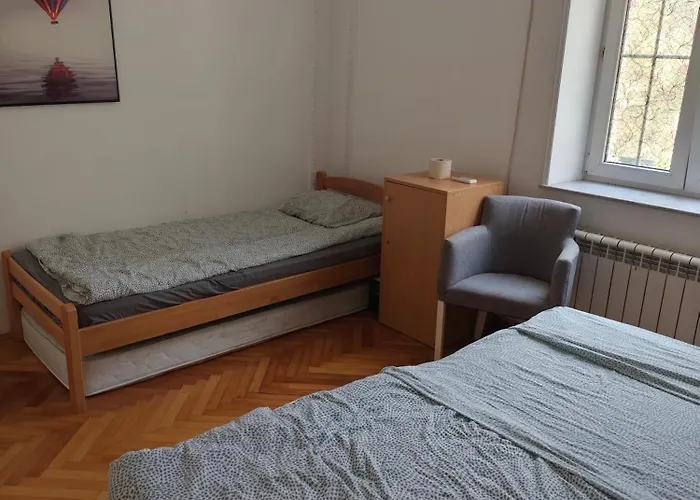 بيت شباب Taras