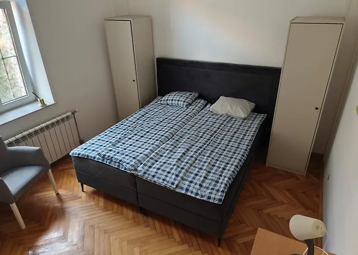 بيت شباب Taras